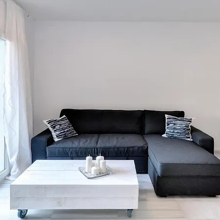 Lovely Frontline Apartment Sitio de Calahonda